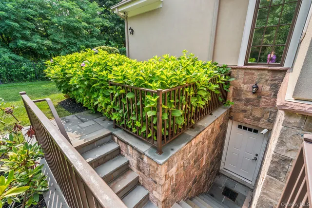 a view of a garden with sitting area