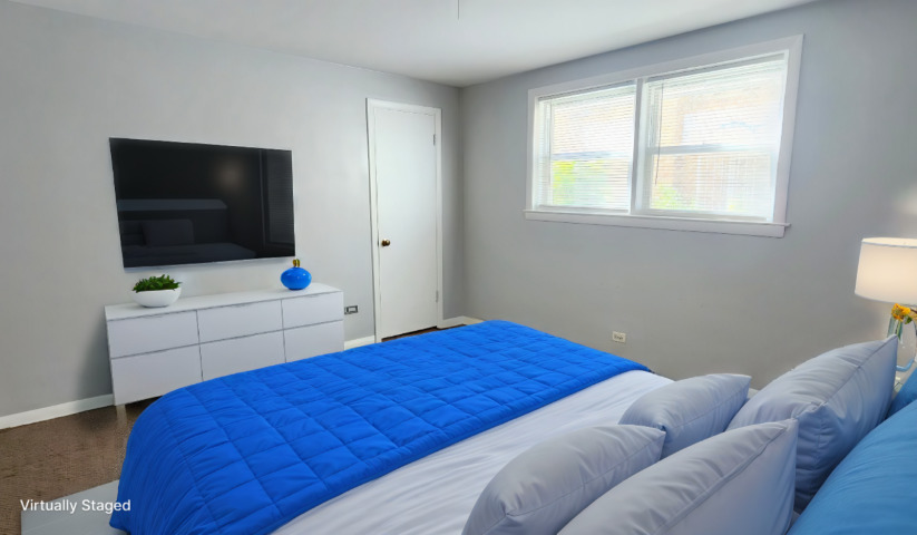 2552 West Rascher Avenue, Unit G Chicago, IL 60625 - Photo 4 of 8 a bedroom with a bed and a flat screen tv