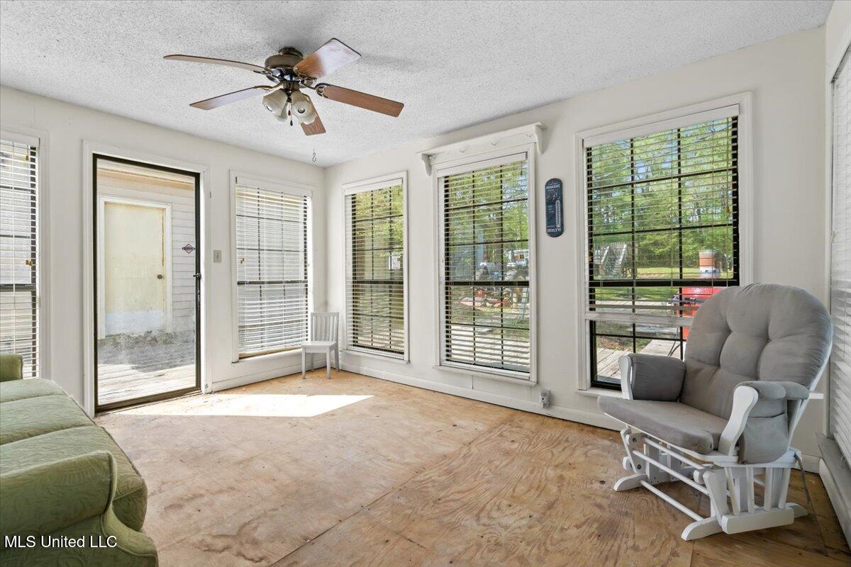 29 Forest Hill Road Byhalia, MS 38611 - Photo 19 of 22 Sunroom