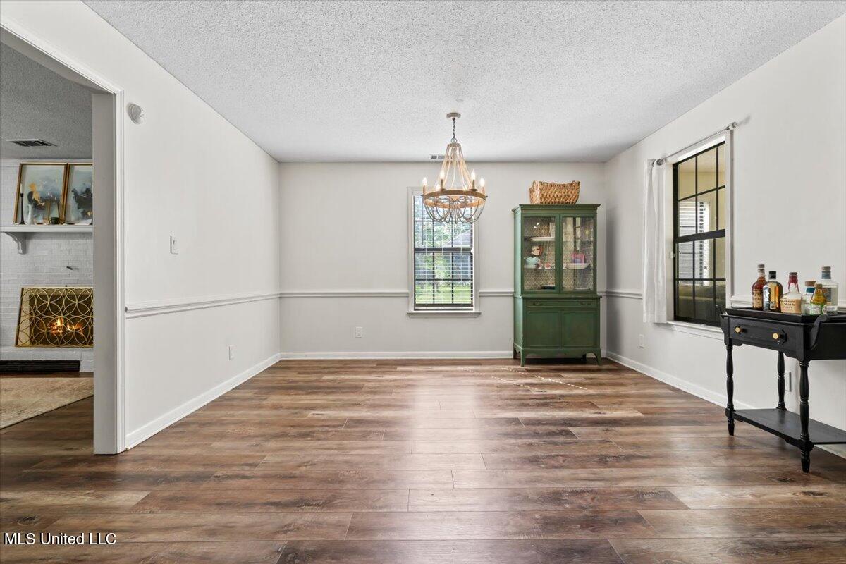 29 Forest Hill Road Byhalia, MS 38611 - Photo 10 of 22 Breakfast Room