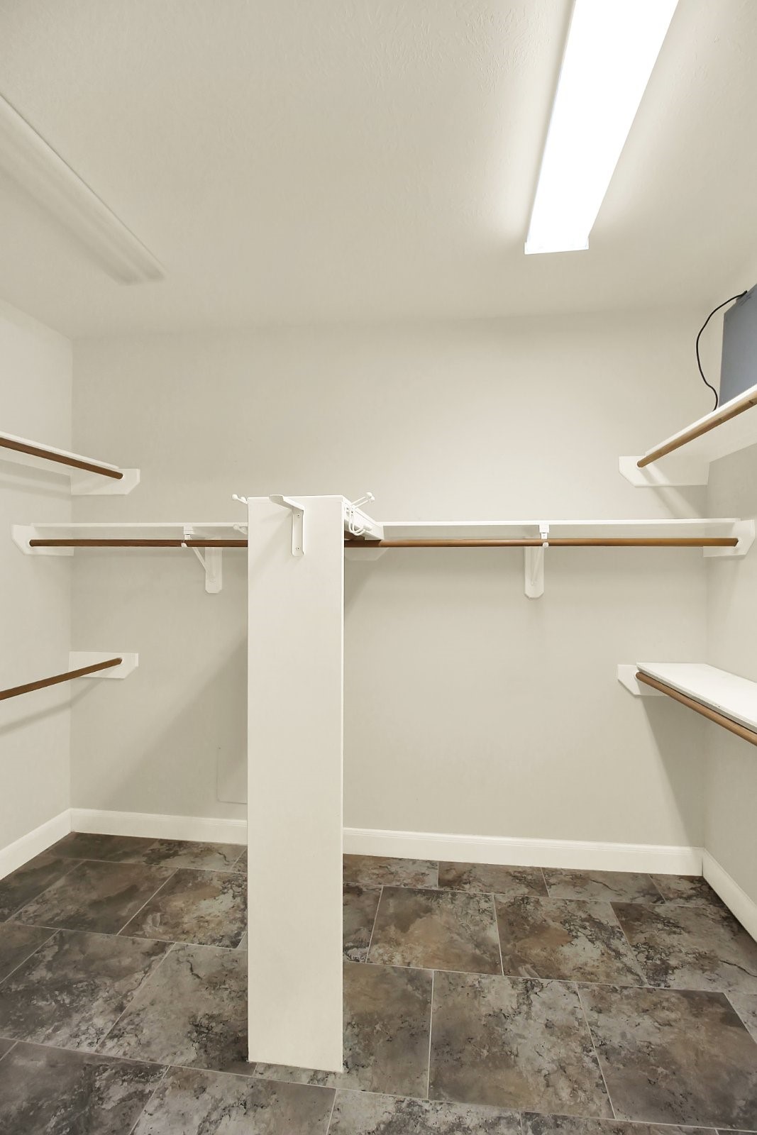 601 Forest Bend Lane Friendswood, TX 77546 - Photo 14 of 27 a view of a room with shelf