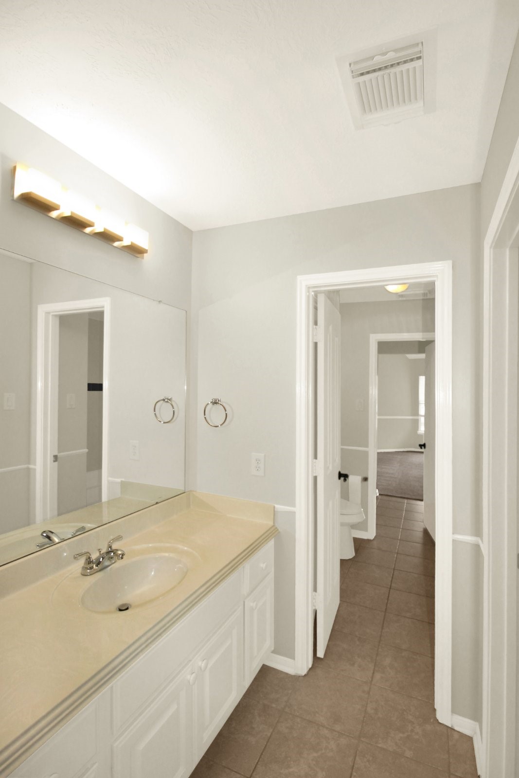 601 Forest Bend Lane Friendswood, TX 77546 - Photo 22 of 27 a spacious bathroom with a tub sink and mirror