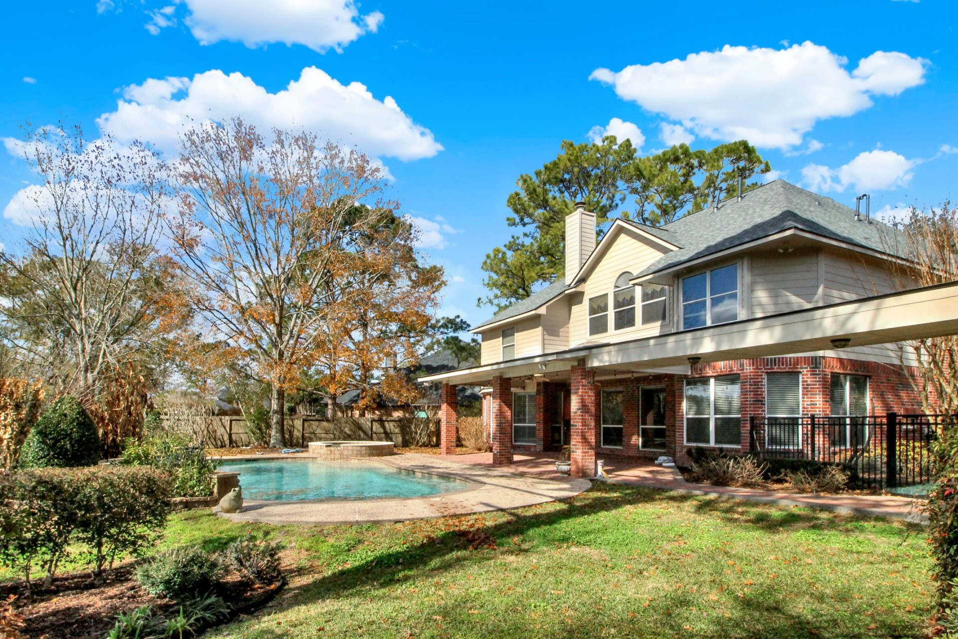 601 Forest Bend Lane Friendswood, TX 77546 - Photo 23 of 27 a view of a house with garden