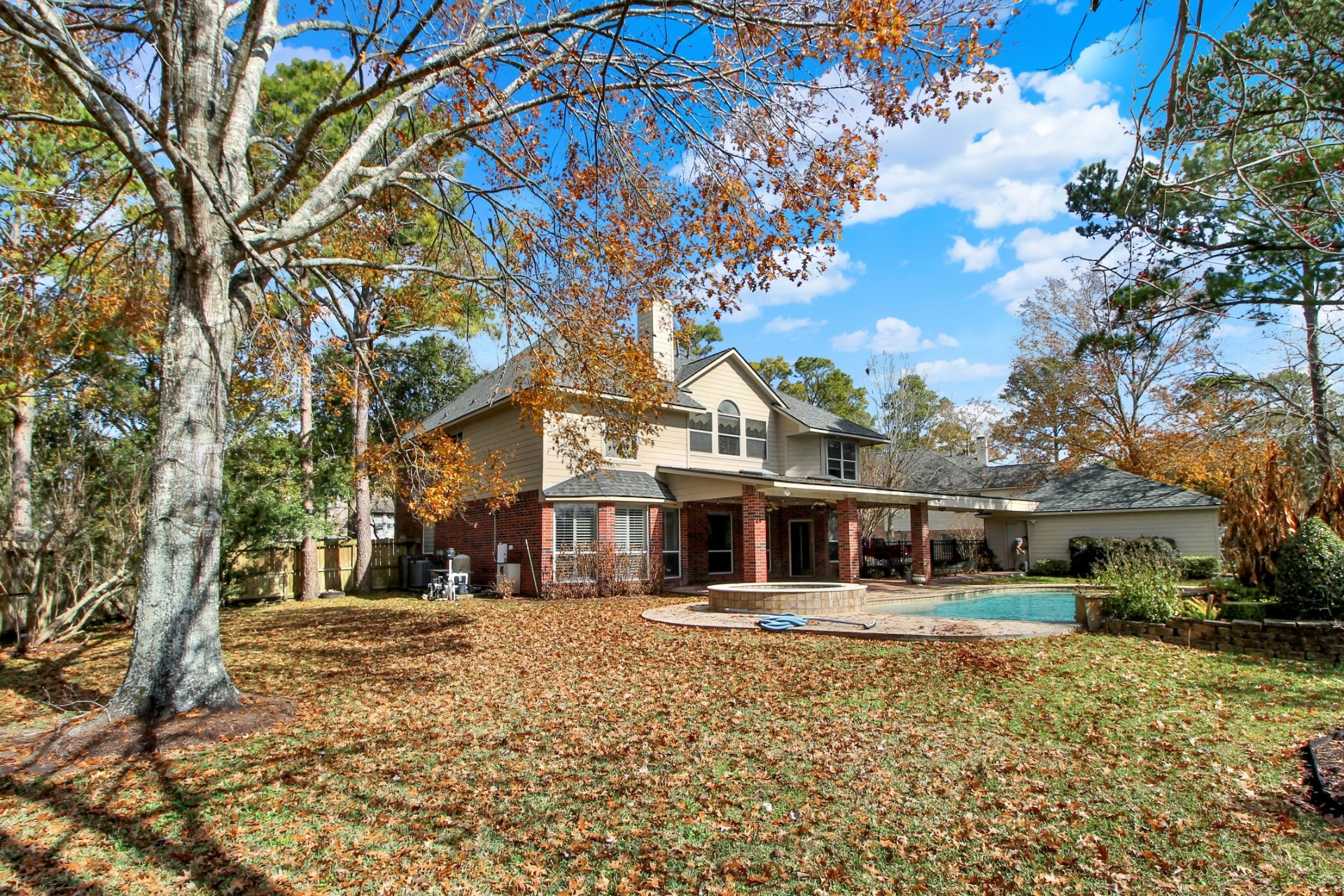 601 Forest Bend Lane Friendswood, TX 77546 - Photo 24 of 27 a front view of a house with a yard