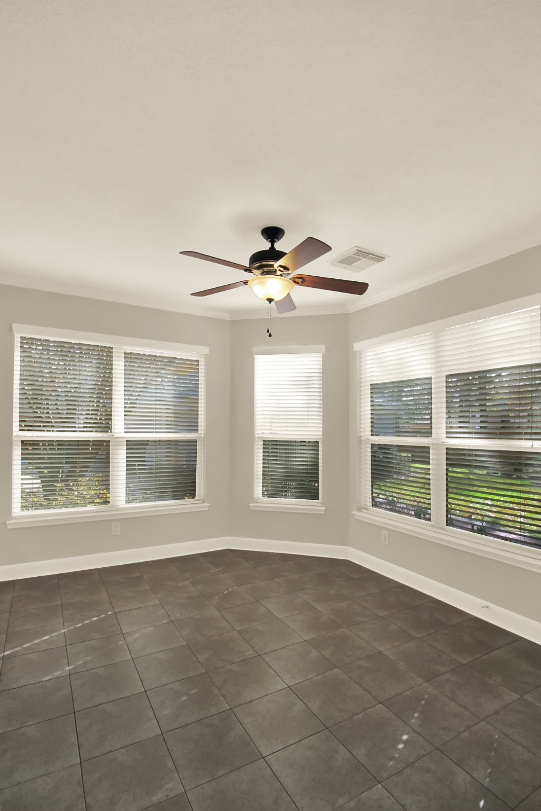 601 Forest Bend Lane Friendswood, TX 77546 - Photo 6 of 27 a view of an empty room with a window