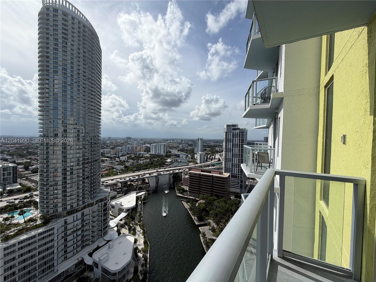185 Southwest 7th Street, Unit 3200 Miami, FL 33130 - Photo 11 of 13