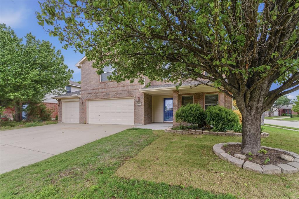 1629 Withers Way Krum, TX 76249 - Photo 3 of 20