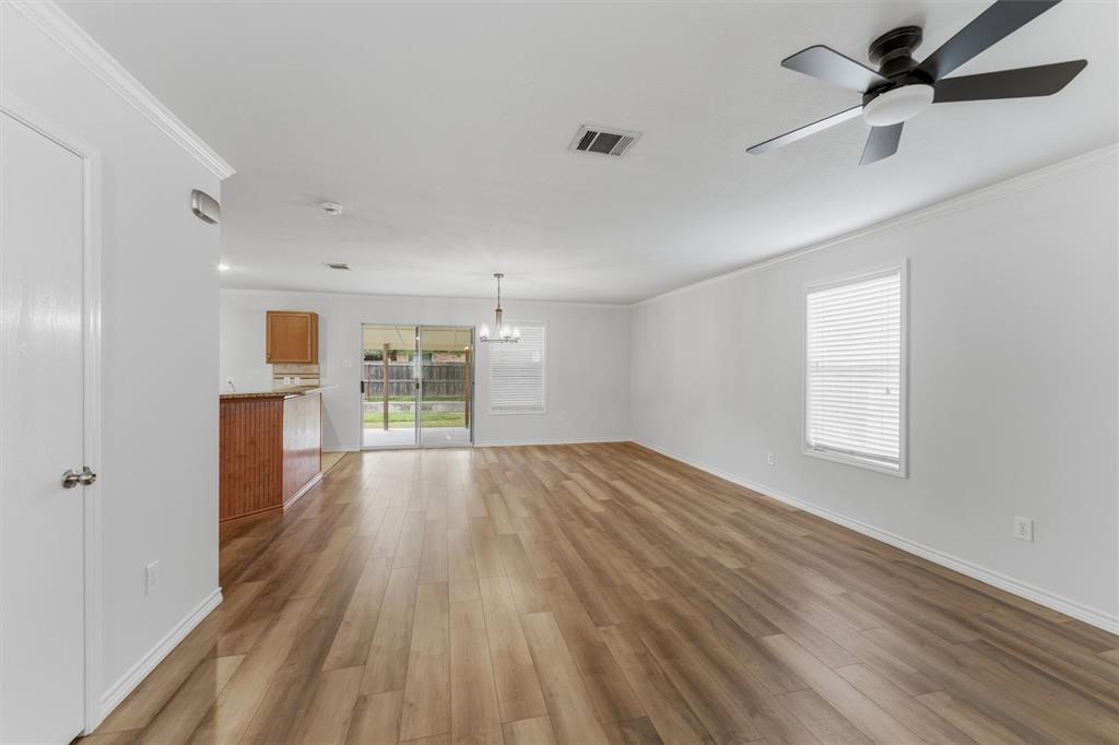 1629 Withers Way Krum, TX 76249 - Photo 4 of 20
