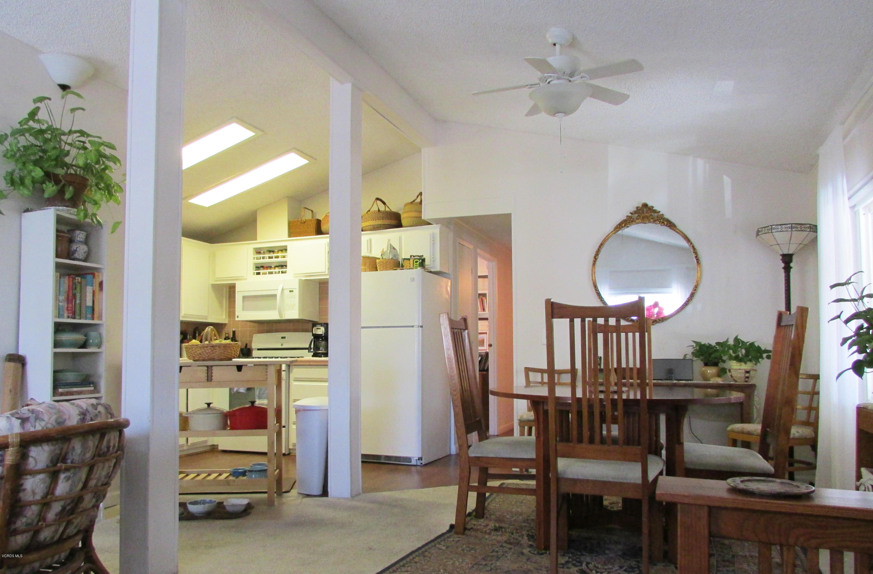 1225 South Rice Road, Unit 25 Ojai, CA 93023 - Photo 5 of 35 a view of a livingroom with furniture and a lamp