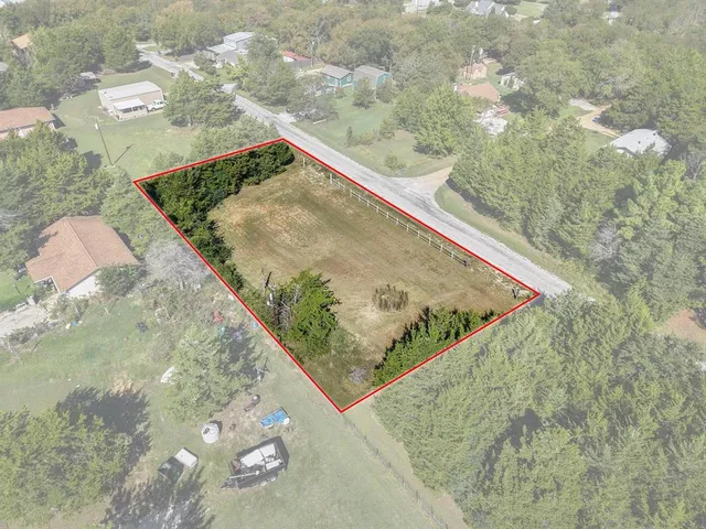 a view of a small yard