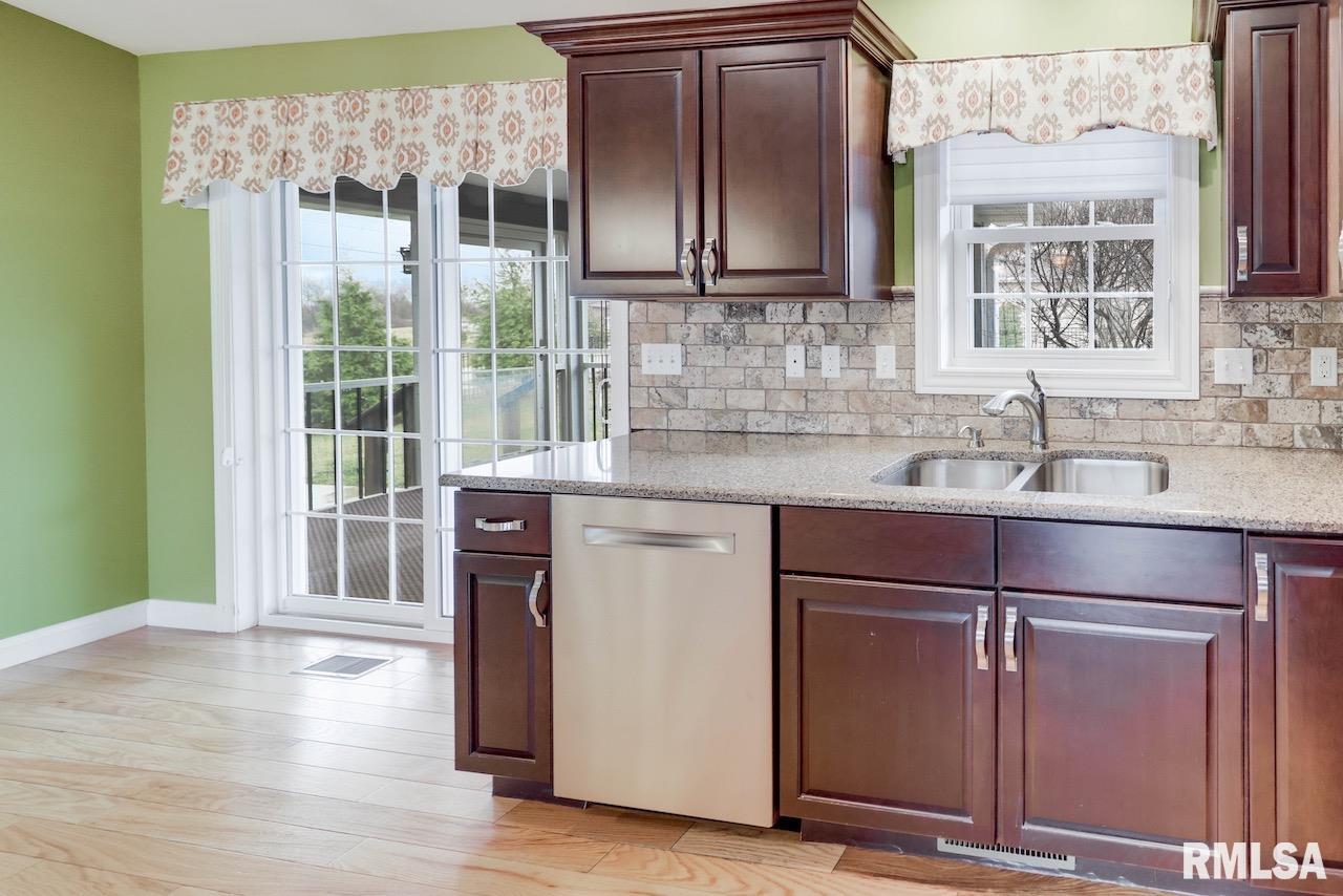 1300 Mitchell Street Washington, IL 61571 - Photo 7 of 24 Gallery Image 7