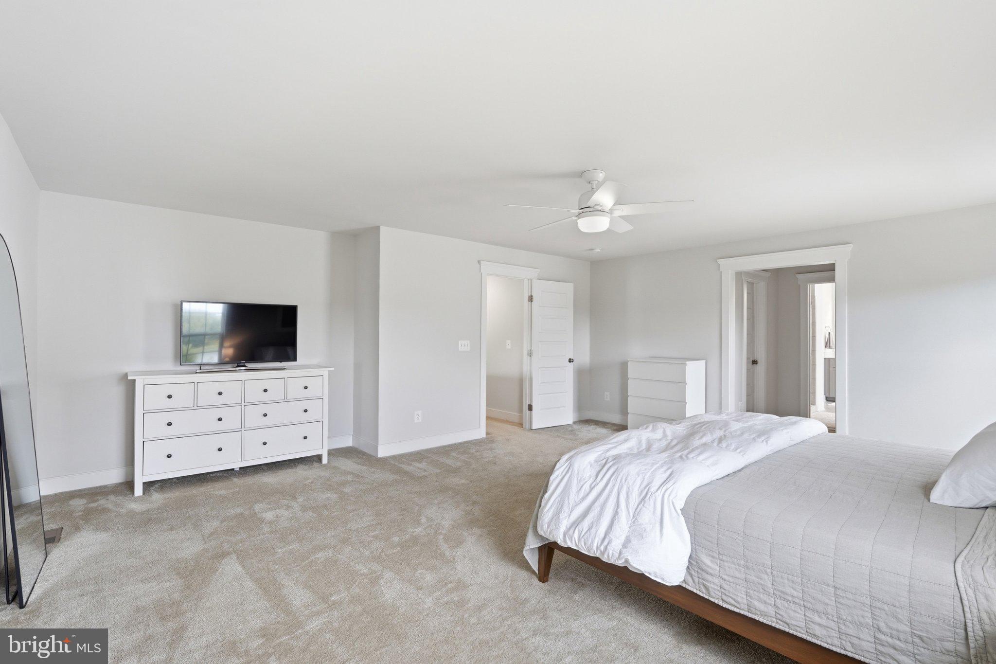 17992 Ridgewood Place Round Hill, VA 20141 - Photo 25 of 45 Primary Bedroom