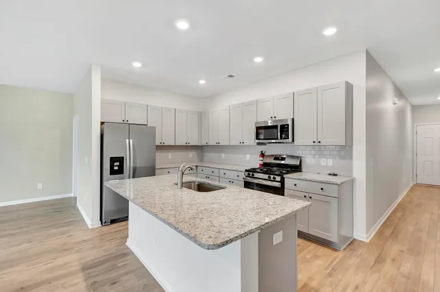 $2,300 | 494 Spanish Wells Road, Summerville, SC 29486