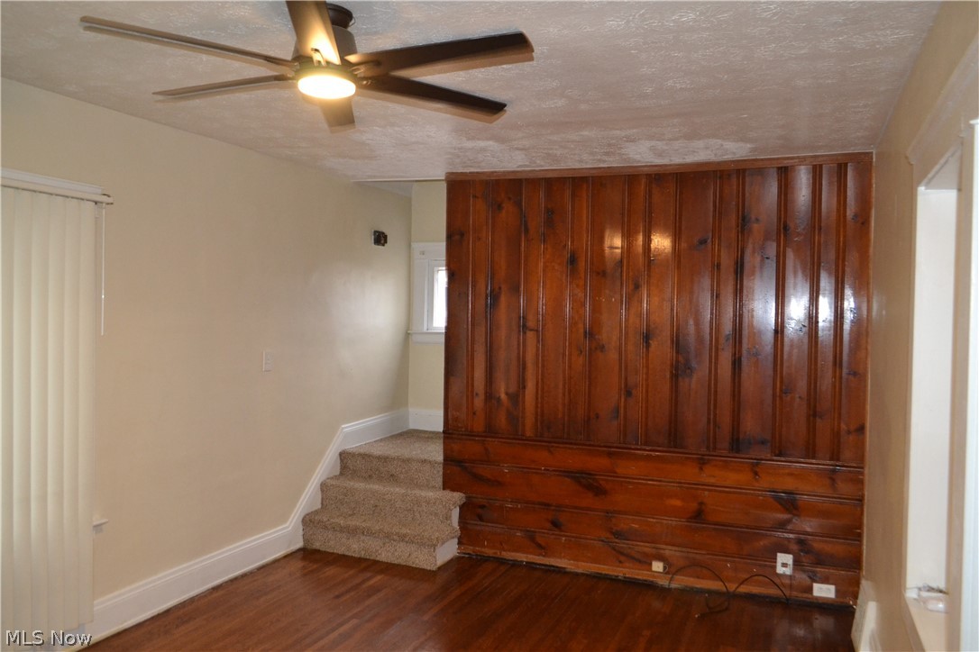 923 Nela View Road Cleveland Heights, OH 44112 - Photo 3 of 32