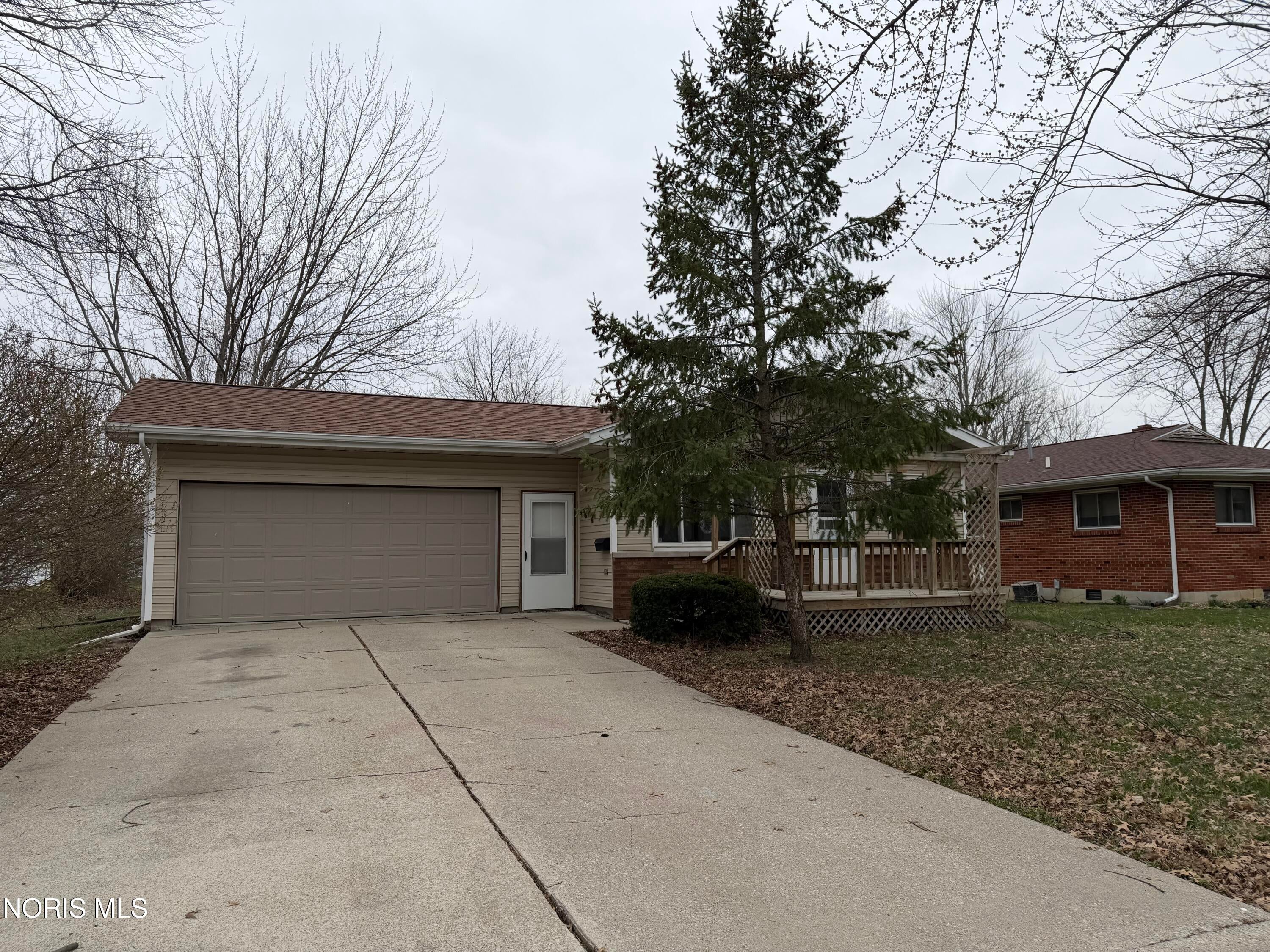 835 Bell Street Defiance, OH 43512 - Photo 1 of 15 IMG_5151