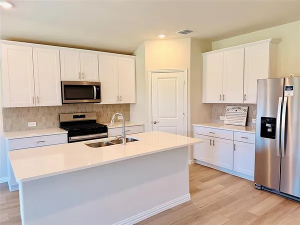 $2,075 | 4012 Joe Pool Drive, Farmersville, TX 75442