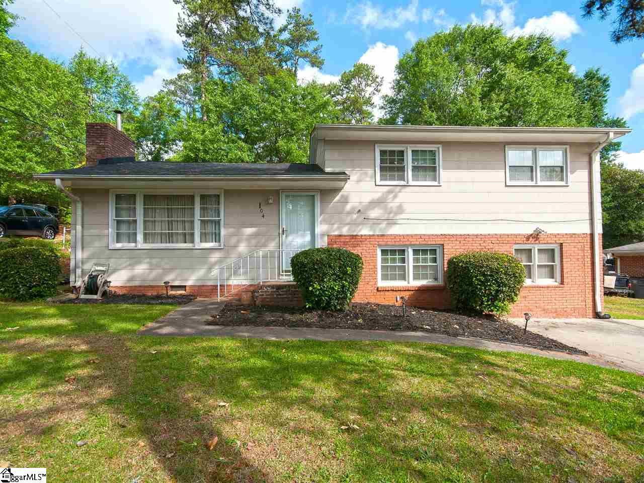 104 Crestfield Road Greenville, SC 29605 - Photo 1 of 31 Gallery Image 1