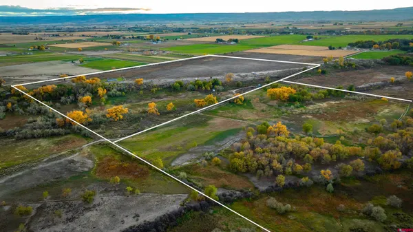 a view of a tennis court
