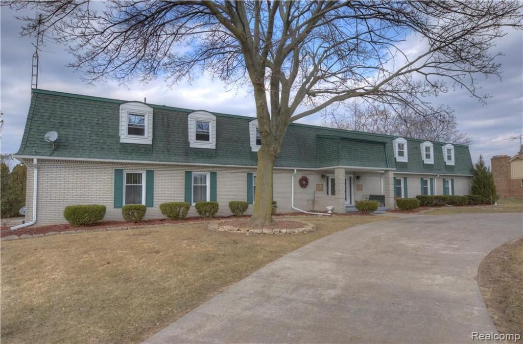 5325 Territorial Road Grand Blanc, MI 48439 - Photo 2 of 12
