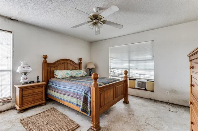 $638,500 | 18025 County Road 4052, Kemp, TX 75143