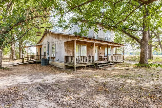$638,500 | 18025 County Road 4052, Kemp, TX 75143
