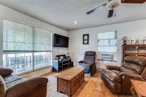 $638,500 | 18025 County Road 4052, Kemp, TX 75143