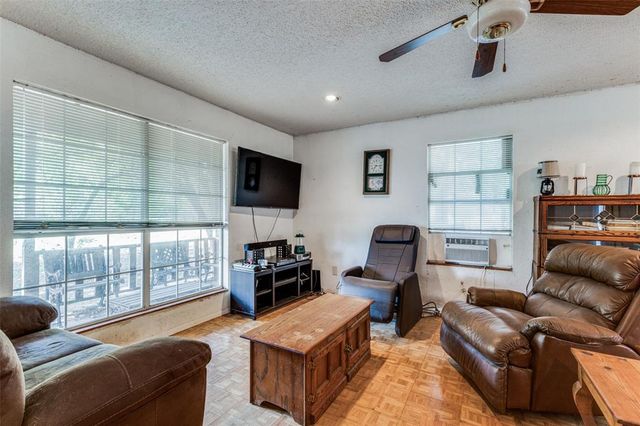 $638,500 | 18025 County Road 4052, Kemp, TX 75143