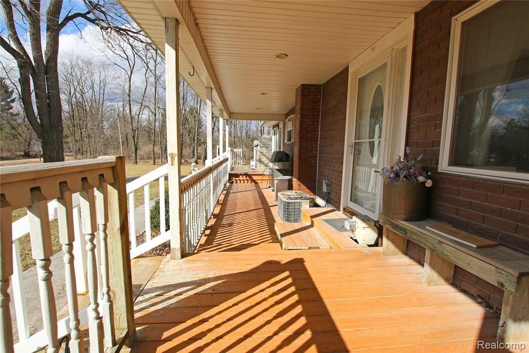 11413 Kipp Road Goodrich, MI 48438 - Photo 5 of 47 5) Front.jpg