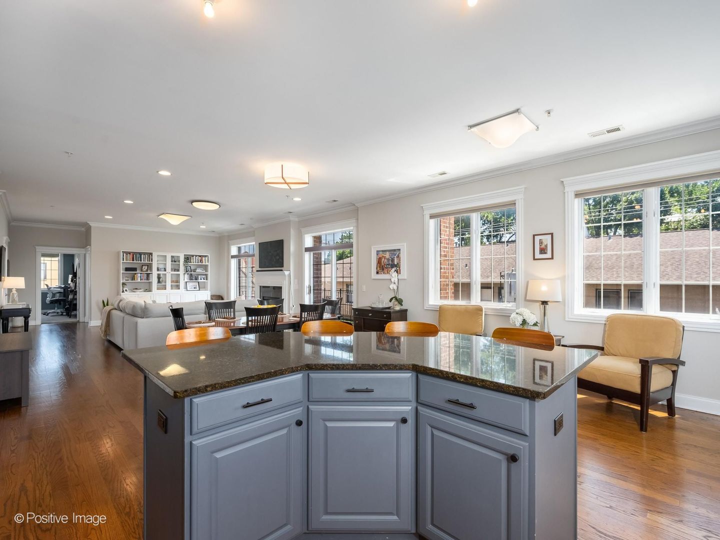 1453 West Irving Park Road, Unit 305 Chicago, IL 60613 - Photo 9 of 22