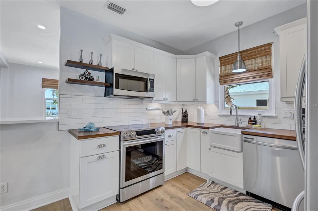 2437 Floyd Street Sarasota, FL 34239 - Photo 19 of 50