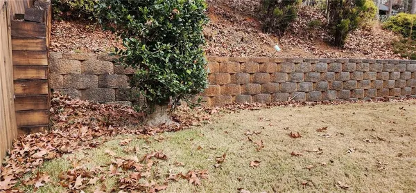 a view of a pathway with a yard
