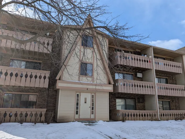 $2,000 | 6 Parkside Court, Unit 2, Vernon Hills, IL 60061