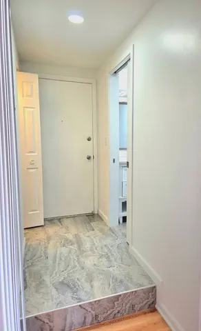 $2,000 | 6 Parkside Court, Unit 2, Vernon Hills, IL 60061