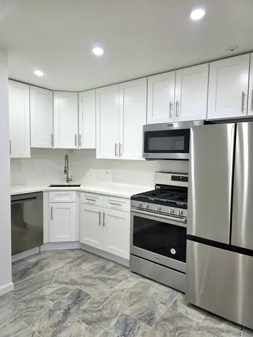 $2,000 | 6 Parkside Court, Unit 2, Vernon Hills, IL 60061