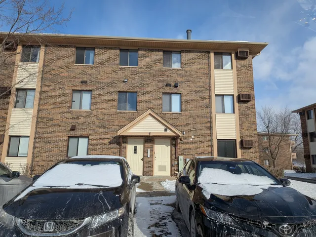 $2,000 | 6 Parkside Court, Unit 2, Vernon Hills, IL 60061