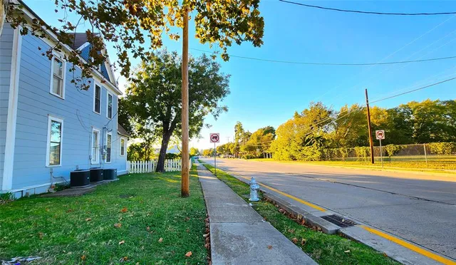 a view of a yard with an outdoor space