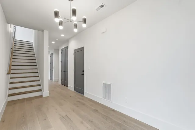 $12,000 | 3718 West End Avenue, Unit 5, Nashville, TN 37205