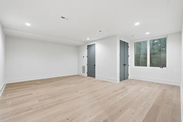 $12,000 | 3718 West End Avenue, Unit 5, Nashville, TN 37205