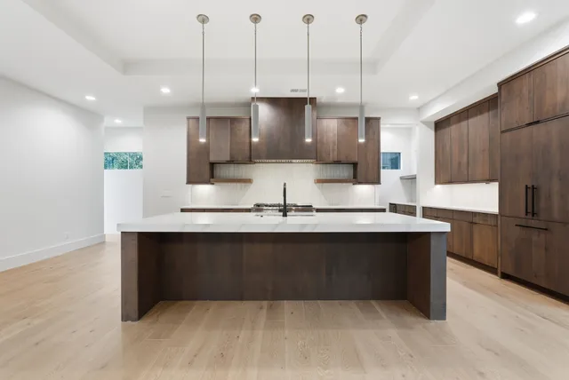 $12,000 | 3718 West End Avenue, Unit 5, Nashville, TN 37205