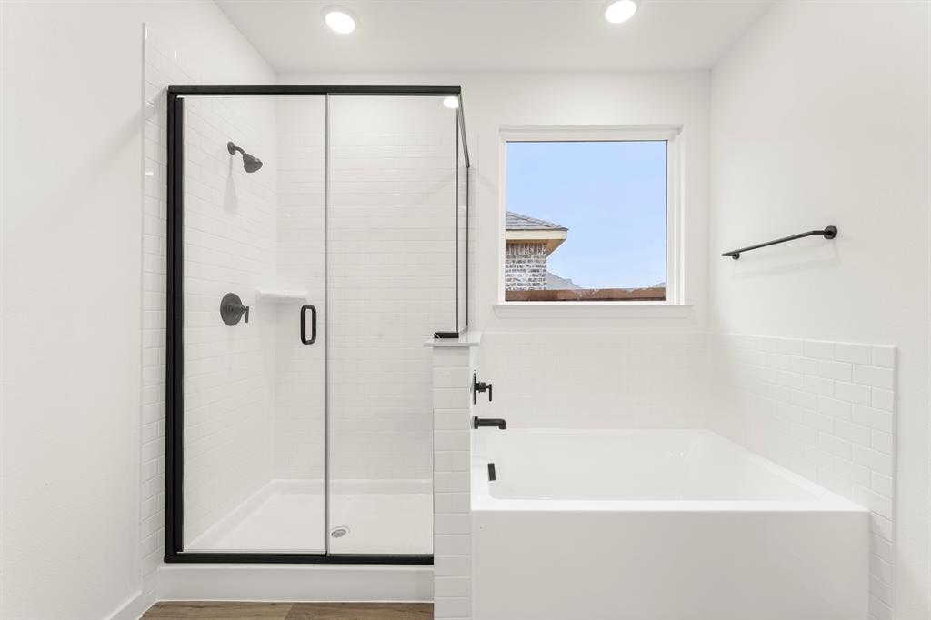 1821 Bachman Lane Forney, TX 75126 - Photo 20 of 27 a bathroom with a bathtub