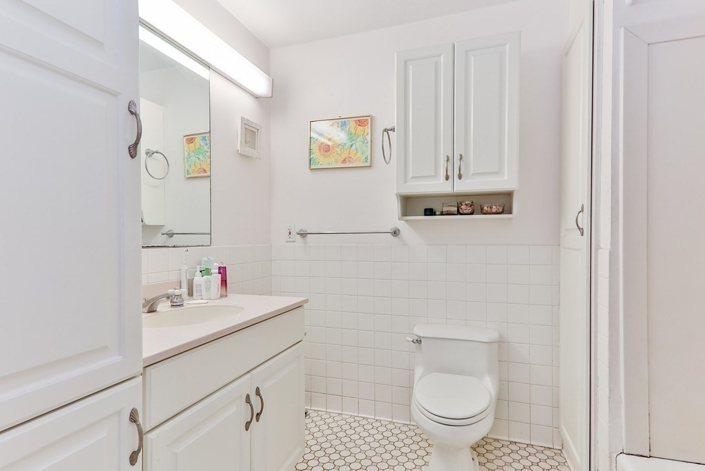 17 Bay State Road, Unit G Boston, MA 02215 - Photo 6 of 6