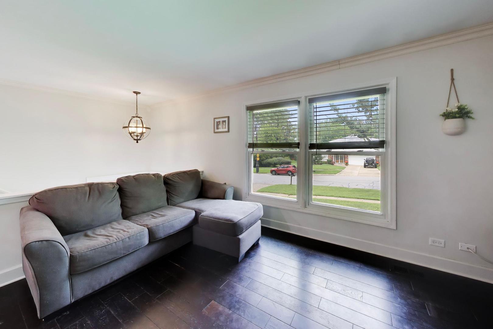 2167 Midhurst Road Downers Grove, IL 60516 - Photo 5 of 50 Gallery Image 5