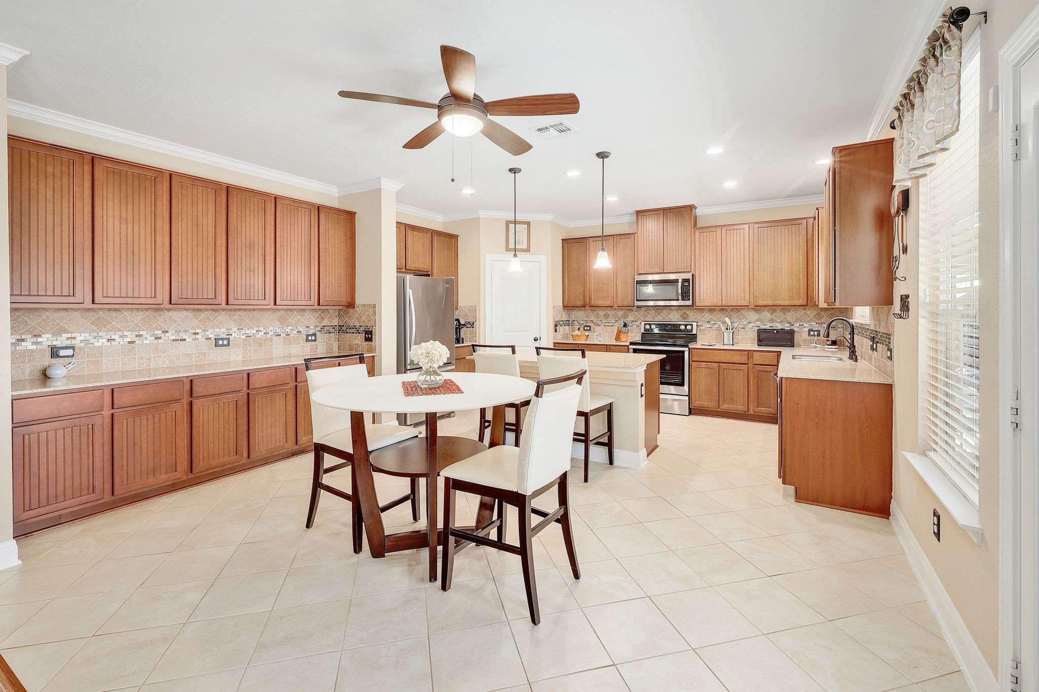 646 Landon Samuel Loop Pflugerville, TX 78660 - Photo 11 of 40 a view of a dining room kitchen and a window