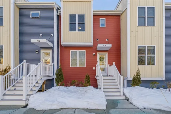 $484,900 | 680 Temple Street, Unit C4, Whitman, MA 02382