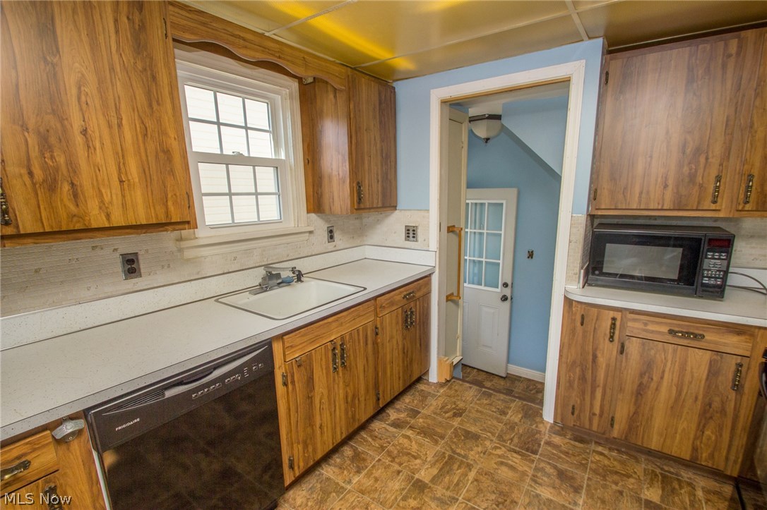 1041 Lloyd Road Wickliffe, OH 44092 - Photo 17 of 30 Gallery Image 17