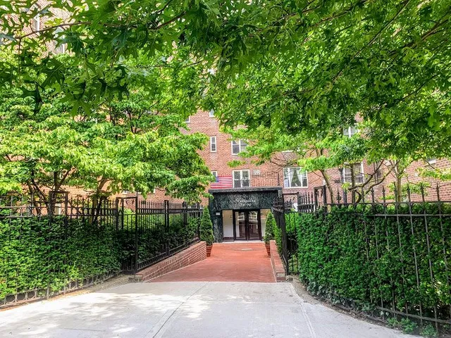 $399,600 | 76-10 34th Avenue, Unit 2M | Jackson Heights