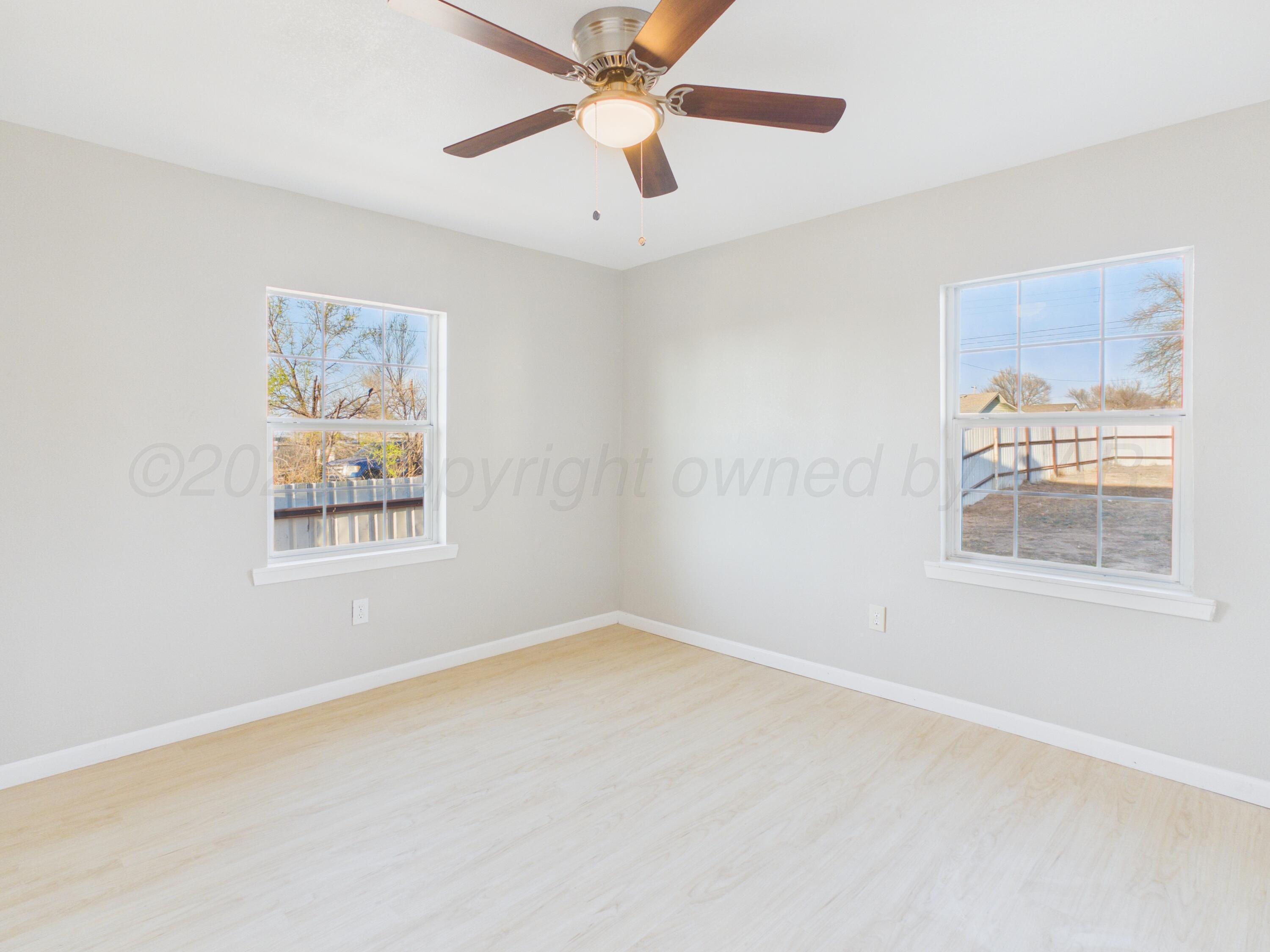 310 North Virginia Street Amarillo, TX 79106 - Photo 18 of 33 an empty room with windows and fan