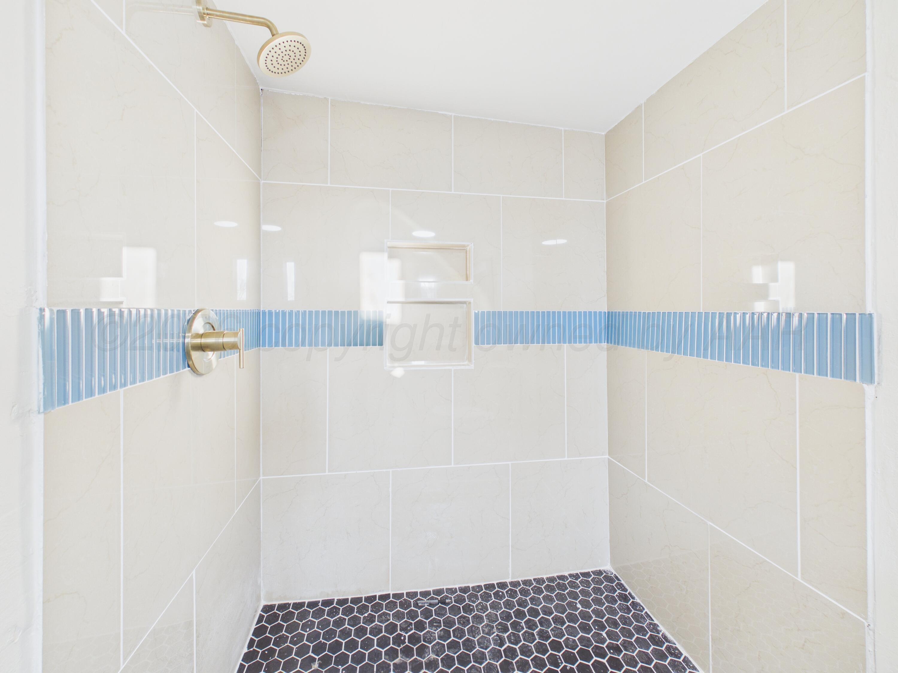 310 North Virginia Street Amarillo, TX 79106 - Photo 25 of 33 a bathroom with a shower