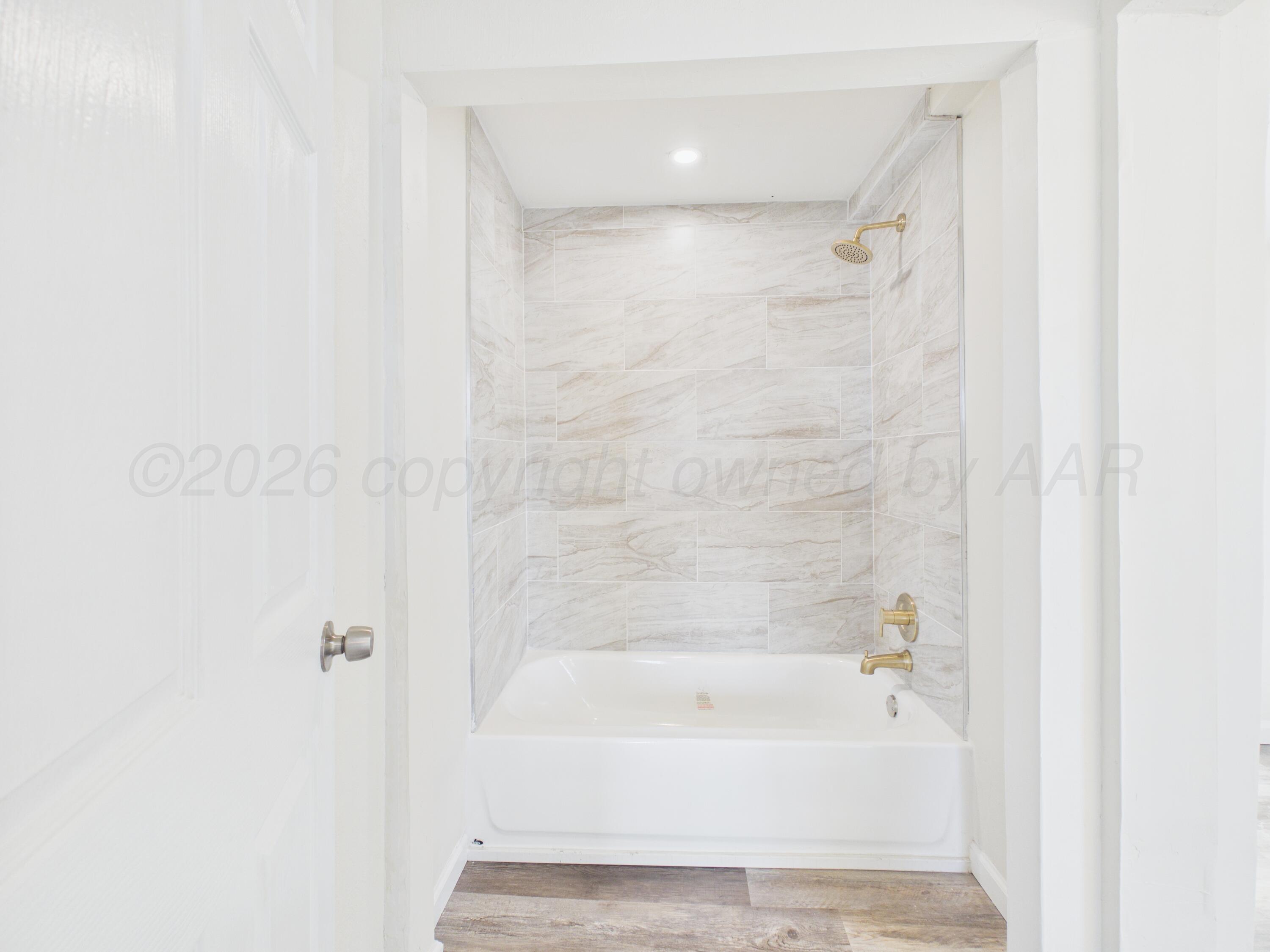 310 North Virginia Street Amarillo, TX 79106 - Photo 10 of 33 a bathroom with a bathtub and shower