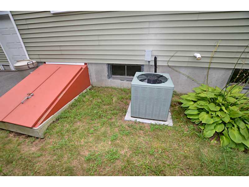 93 Old Post Road Westerly, RI 02891 - Photo 24 of 25 Exterior Front.
